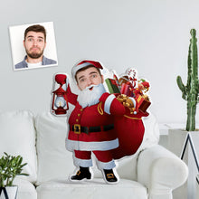 Personalisiertes Gesicht Fotopuppe Santa Minime Dekokissen Benutzerdefinierte Weihnachtsmann Mit Vielen Geschenken Dekokissen Mit Einem Licht Und Einem Geschenk - MyFaceBoxerDE