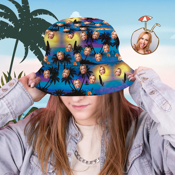 Benutzerdefinierte Eimer Hut Personalisiertes Gesicht als Allover-Print Tropischer Blumendruck Hawaiischer Fischerhut - Küste in der Abenddämmerung
