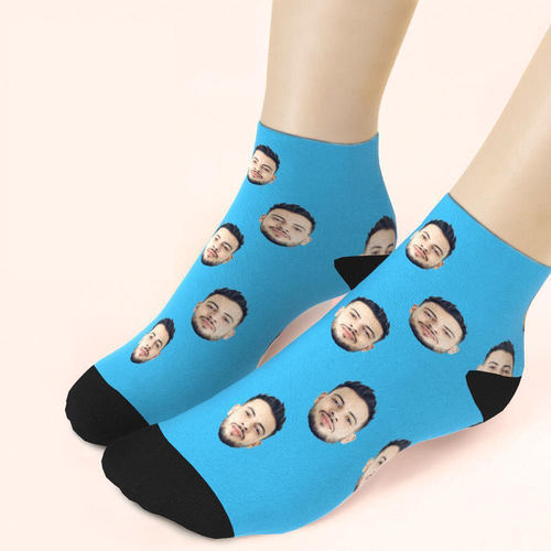 Benutzerdefiniertes Gesicht auf viertellangen Socken